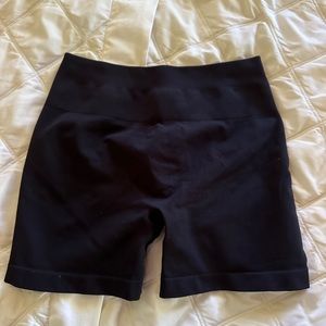 Aurola black shorts